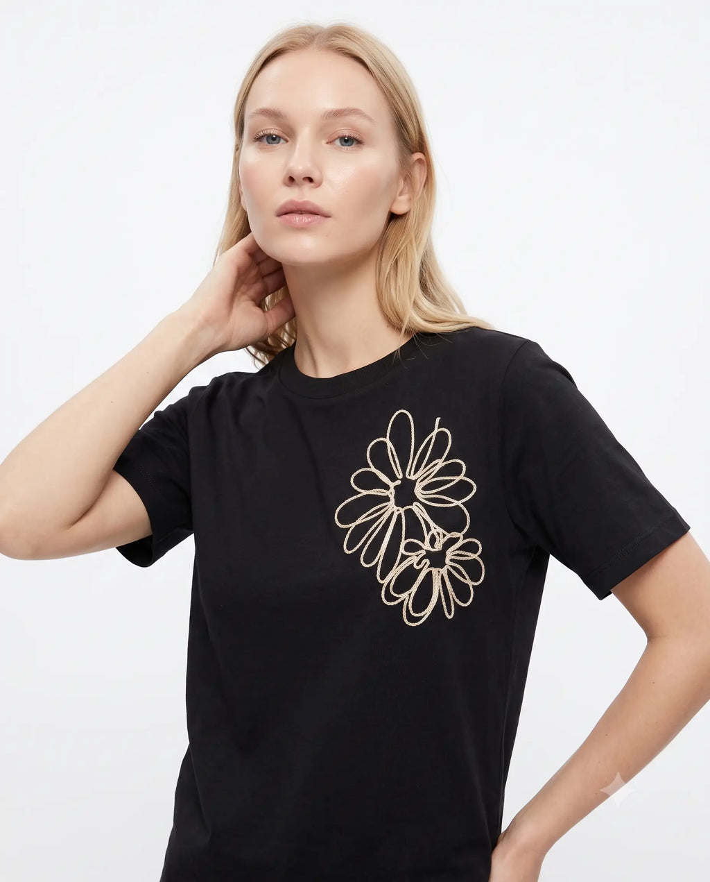 % 100 Pamuk Regular/Normal Kalıp Çiçek Nakışlı Örme T-Shirt - Siyah / XS