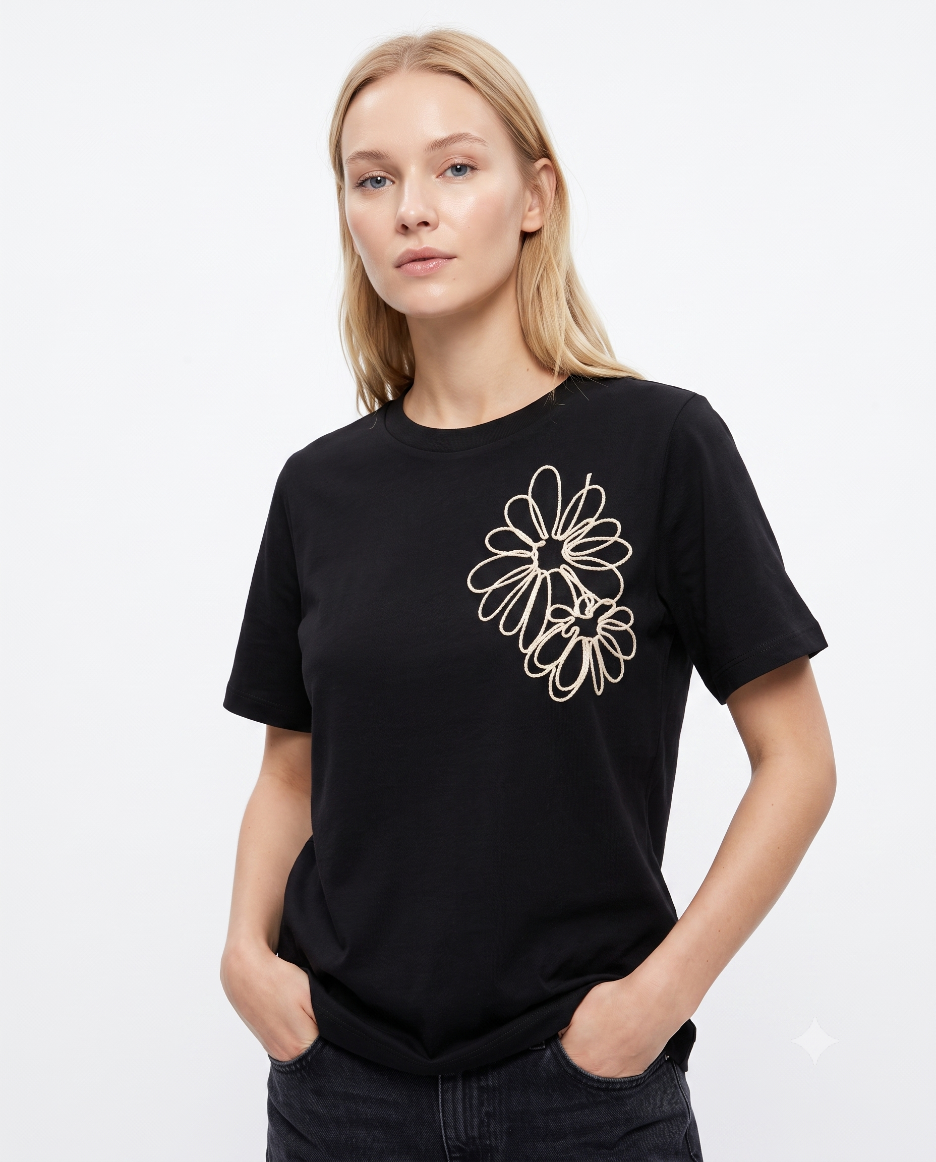 %100 Pamuk Regular/Normal Kalıp Çiçek Nakışlı Örme T-Shirt