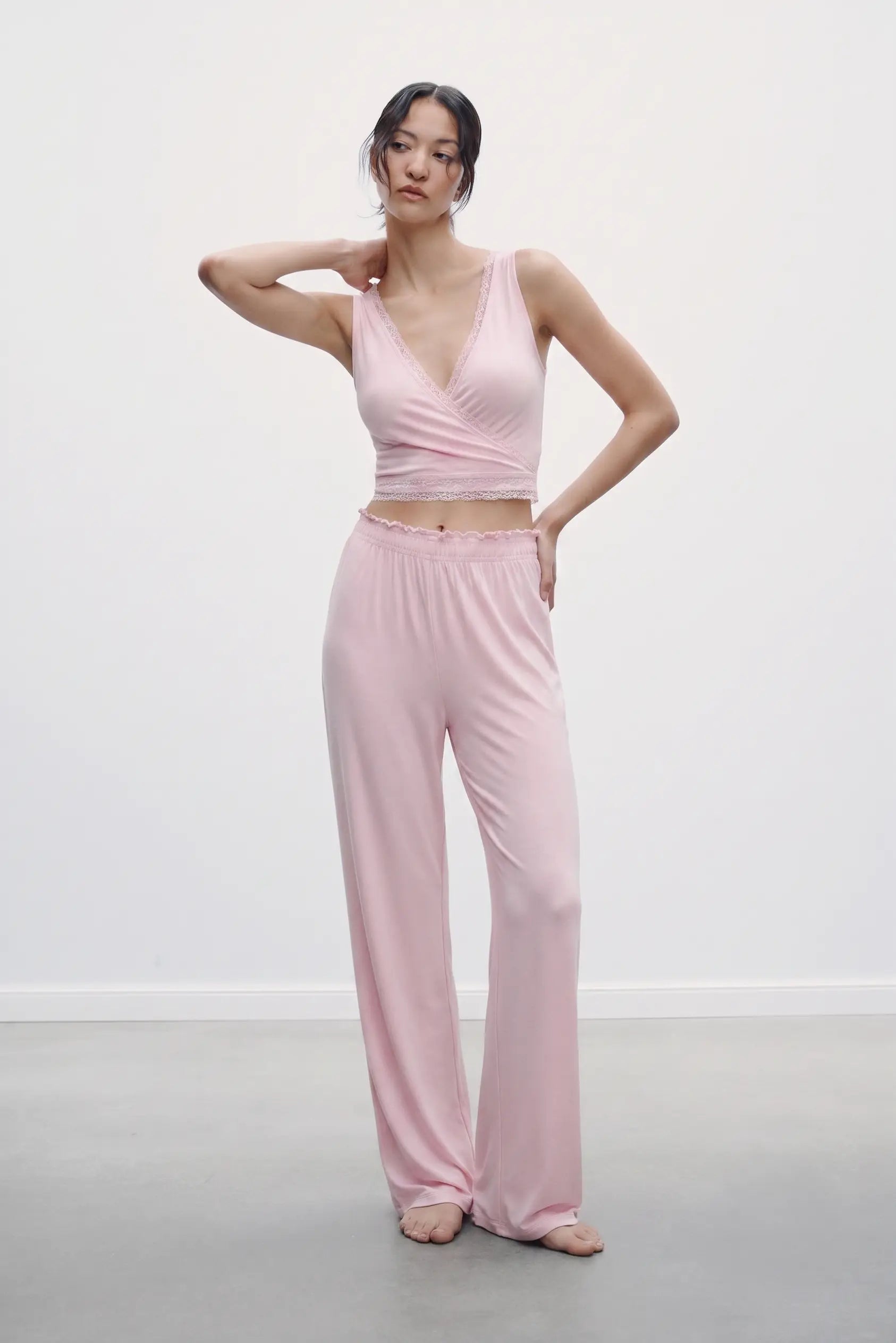 Dantel Detaylı Pijama Takımı
